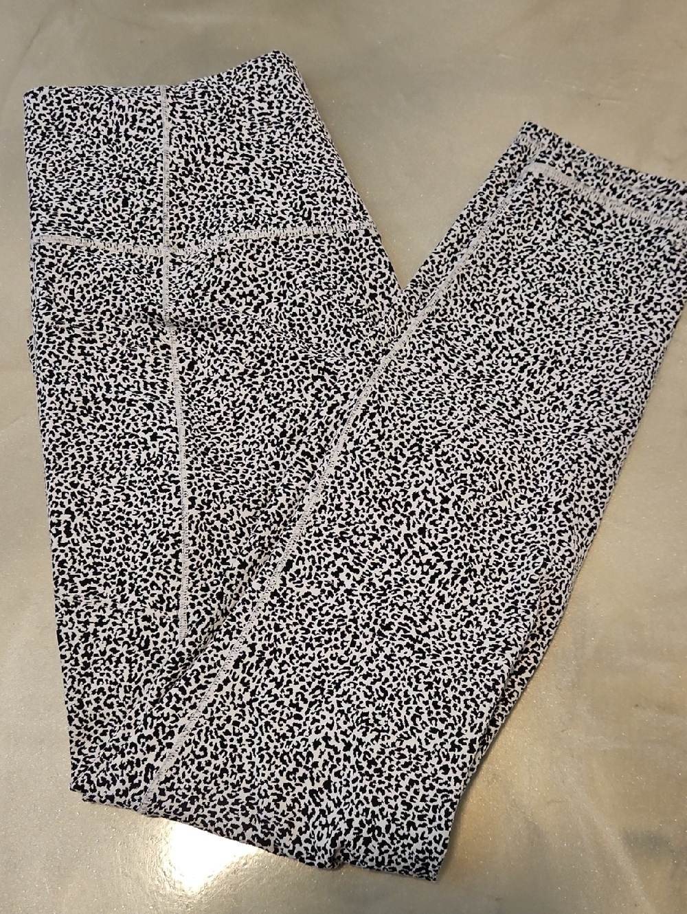 Athleta Salutation Stash II Textured Leggings MT